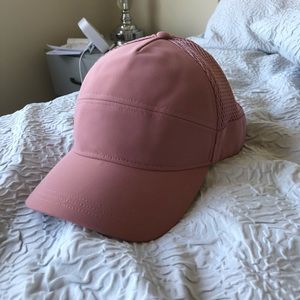 NWOT lululemon dash & splash cap (latest edition)